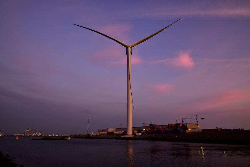 GE RENEWABLE ENERGY LANCE UN DEUXIÈME MOULE DE PALE D'ÉOLIENNE DE 107 MÈTRES DANS SON USINE DE CHERBOURG, EN FRANCE